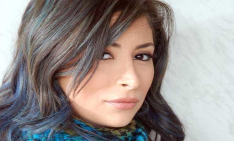 موقف محرج لممثلة مشهورة في بث "تيك توك" ..  فانسحبت فجأة