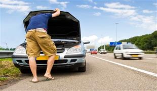 لماذا ينطفئ محرك سيارتك عند التوقف في الإشارة؟ قراءة تقنية تكشف الأسباب الخفية قبل تفاقم العطل