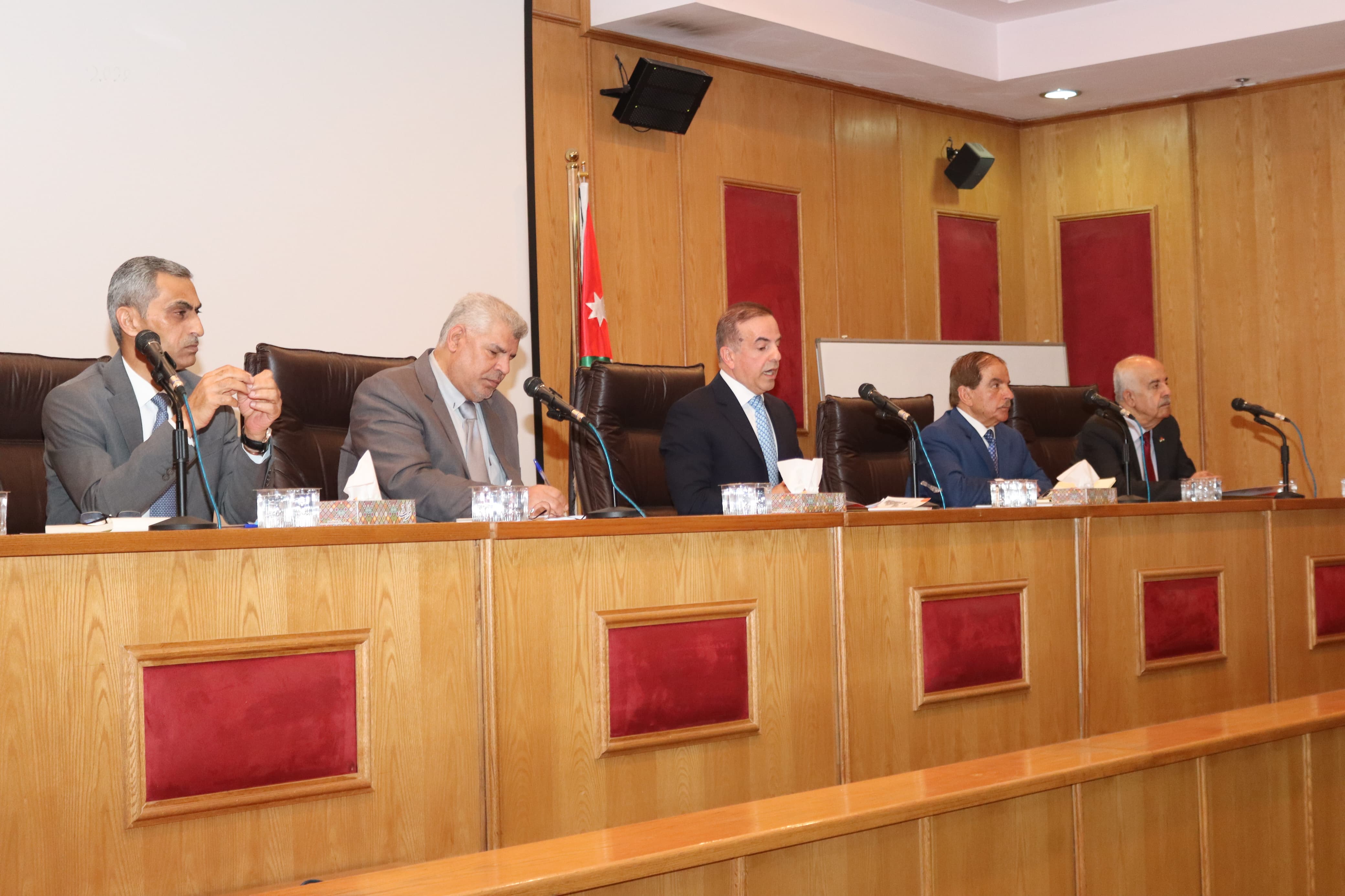 مدير الأحوال المدنية يلتقي لجنة كرامة للمتقاعدين العسكريين