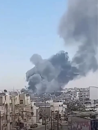 بالفيديو ..  حريق ضخم يلتهم مبنى سكنيًا وتجاريًا في القويسمة شرق عمّان