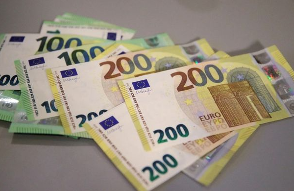 المفوضية الأوروبية تصرف 250 مليون يورو مساعدات مالية للأردن