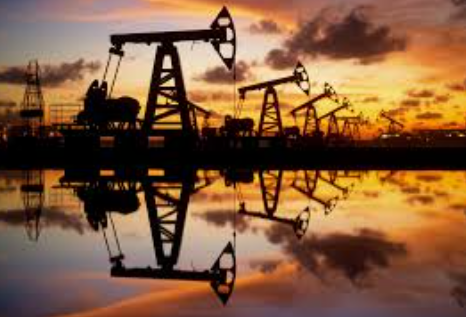 أسعار النفط تهبط 4% ..  وخام برنت لشهر يناير تحت 63 دولارًا