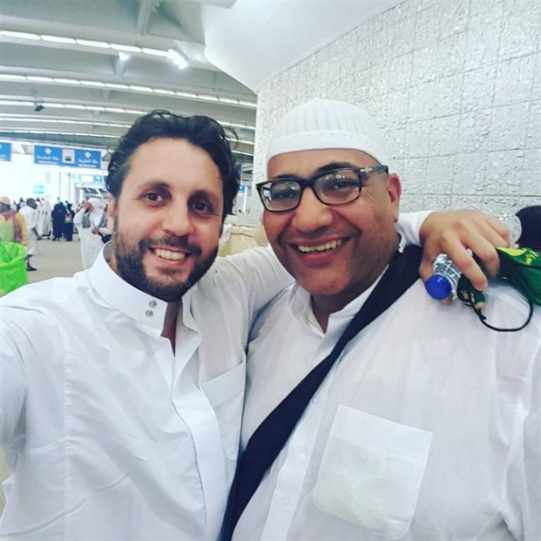 بالصور: نجوم الفن يؤدون مناسك الحج