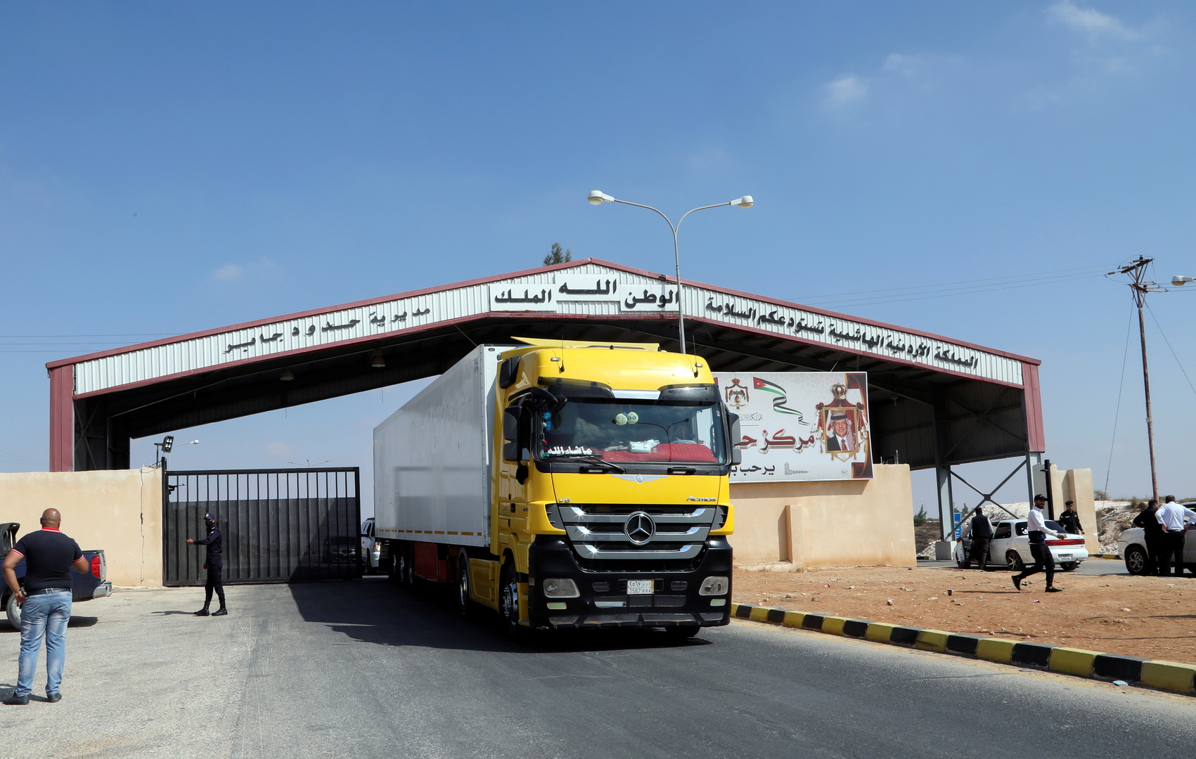 نقيب اصحاب الشاحنات لسرايا: سنتوجه للاضراب عن العمل نهاية الشهر الحالي في حال لم تستجب الحكومة لمطالبنا