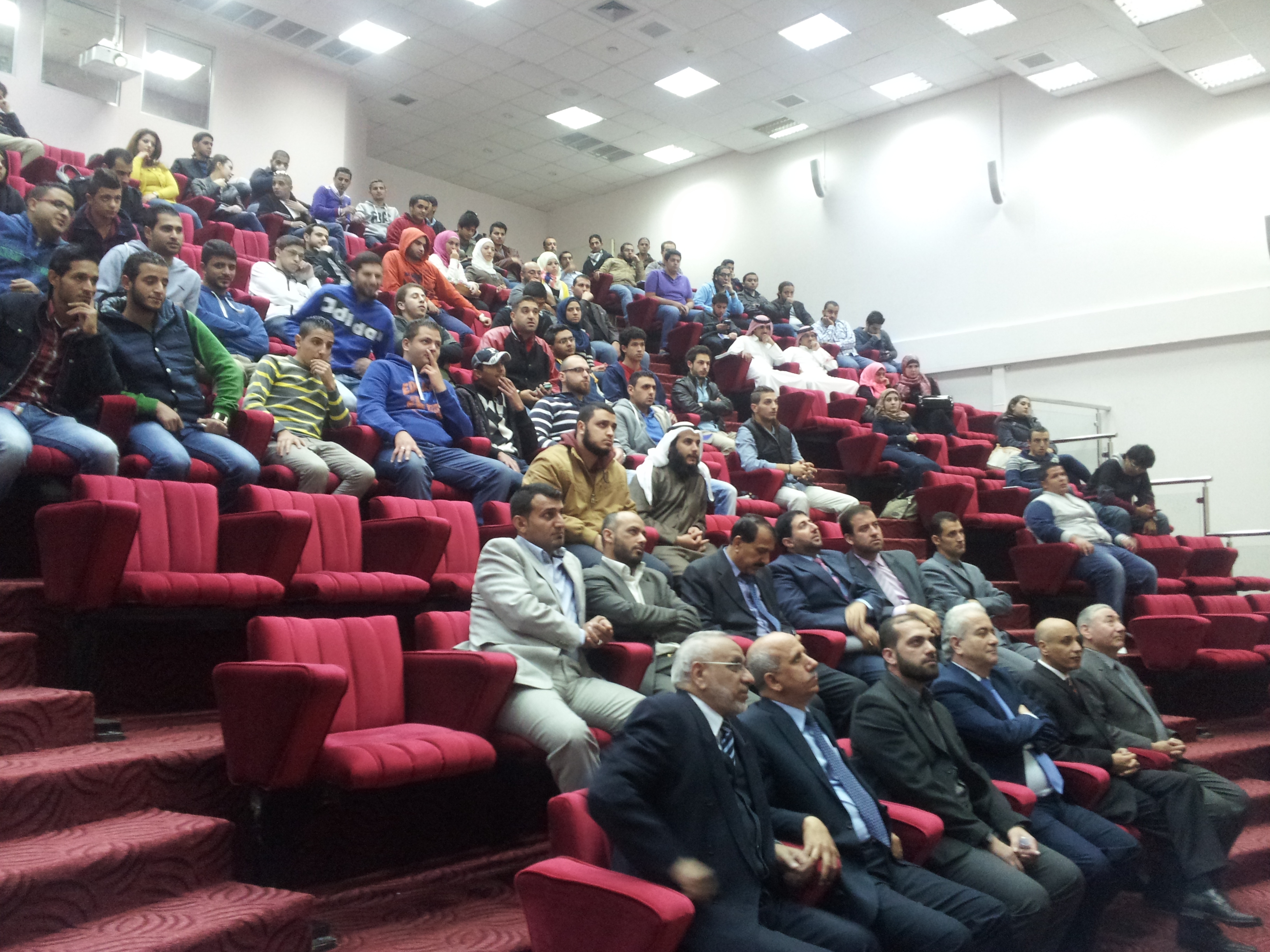 جامعة العلوم التطبيقية الخاصة تطلق حملة (شتانا أدفى)