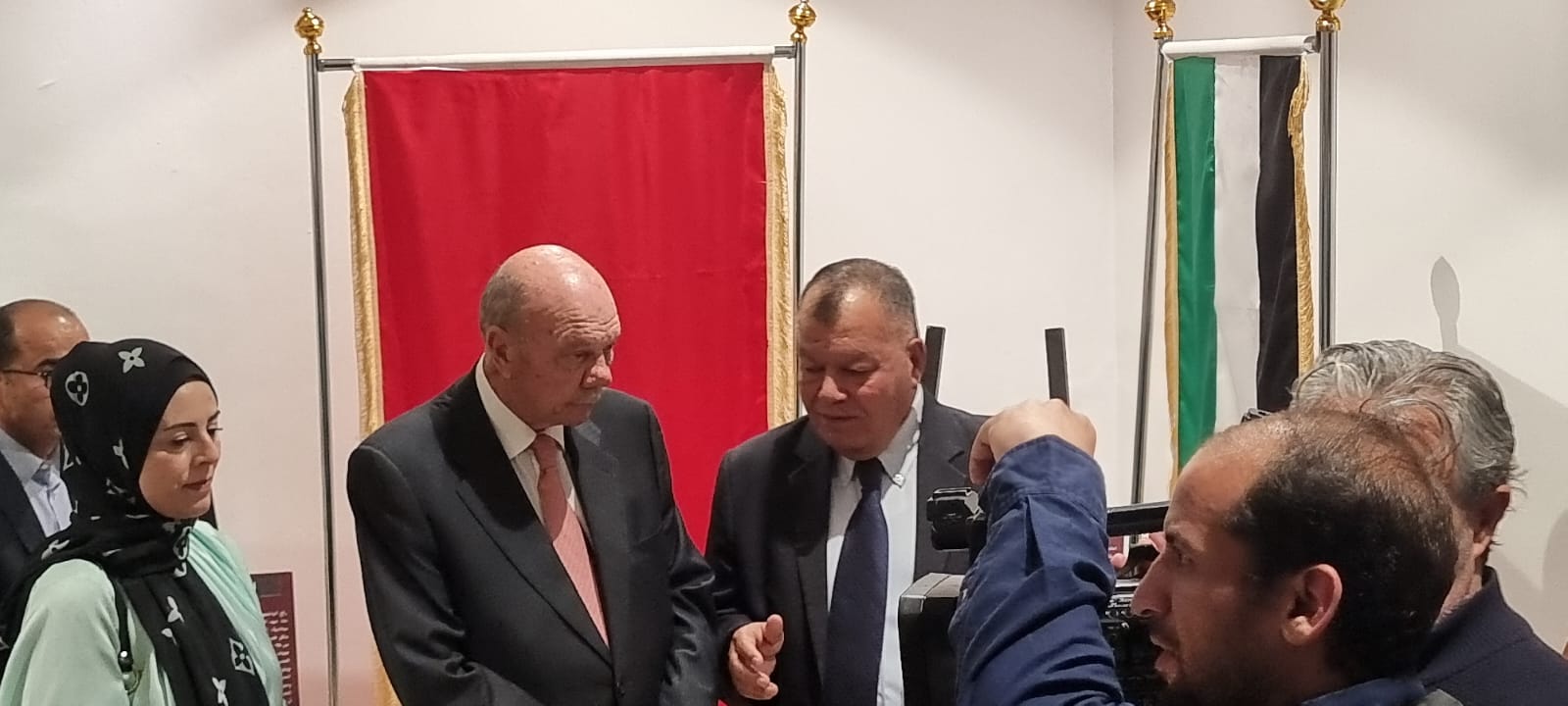 رئيس مجلس الاعيان يفتتح معرض العلم الأردني بجاليري الأمانة - صور 