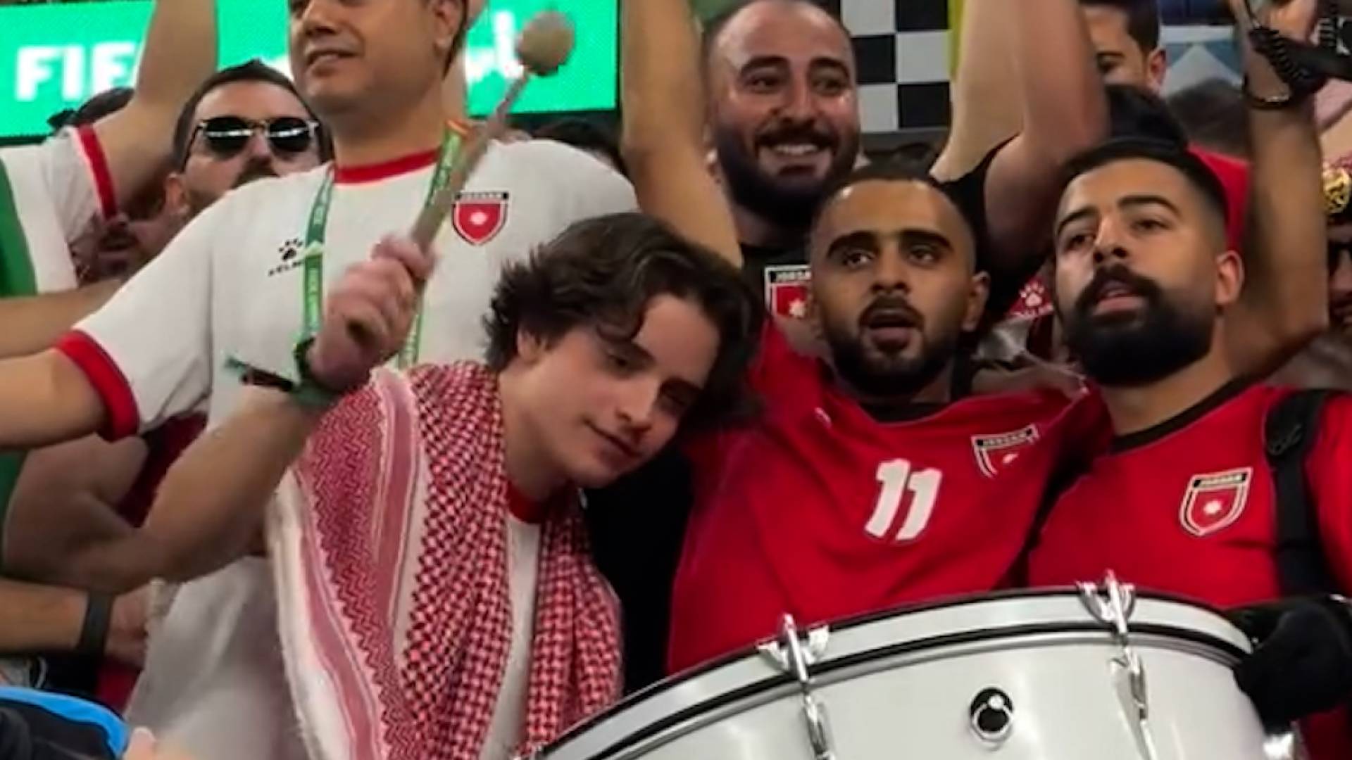 الأمير هاشم بن عبدالله الثاني يشارك "النشامى" فرحة التأهل ويقرع طبول الاحتفال في الدوحة - فيديو