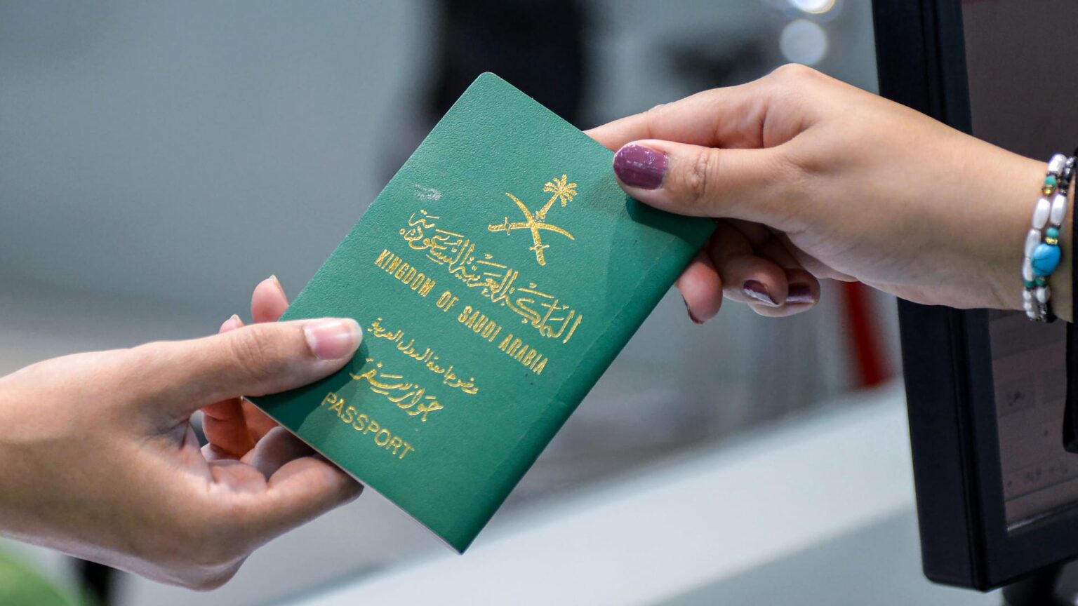 قرار جديد ..  منح الجنسية السعودية بأمر من رئيس مجلس الوزراء