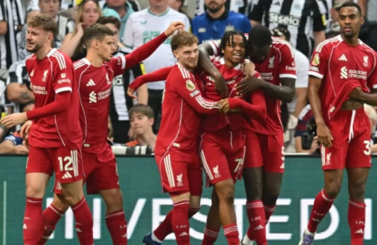 ليفربول يبحث عن بديل لنجمه قبل رحيله إلى ريال مدريد