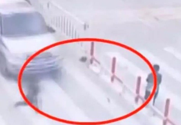 رئيس بلدية شيحان يقرر ايقاف 3 موظفين عن العمل تسببوا بوفاة طفل ووالدة 