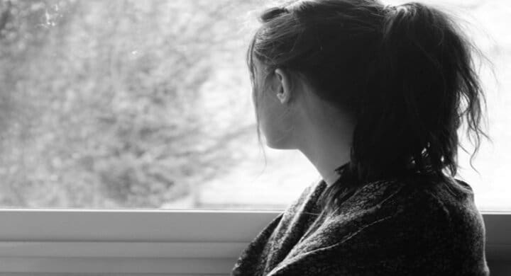 أتصرف بطريقة غير رزينة وأحس أني غير ناضجة ..  فما نصيحتكم؟