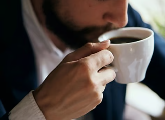 دراسة تكشف بالتفصيل تأثير القهوة على نشاط الدماغ