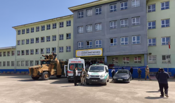 بينهم أطفال  ..  9 قتلى و13 جريحًا بإطلاق نار داخل مدرسة في تركيا