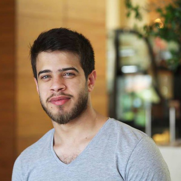 أدهم النابلسي ممنوع من دخول بيروت بسبب زيارته لفلسطين!