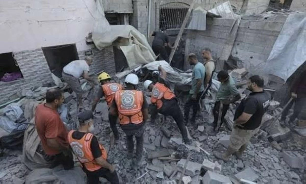 انتشال رفات 55 شهيدا من تحت الأنقاض في غزة