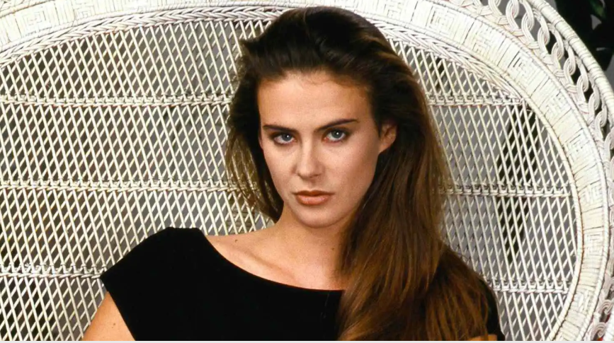 رحيل الممثلة وعارضة الأزياء أنابيل سكوفيلد عن 62 عاماً