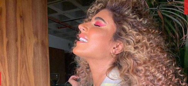 فنانة عربية تصدم الجميع بشكلها ..  هل تحولت إلى ميريام فارس؟