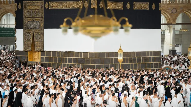 السعودية تفرض غرامات تصل لـ100 ألف ريال ضد محاولات الحج بتأشيرات الزيارة