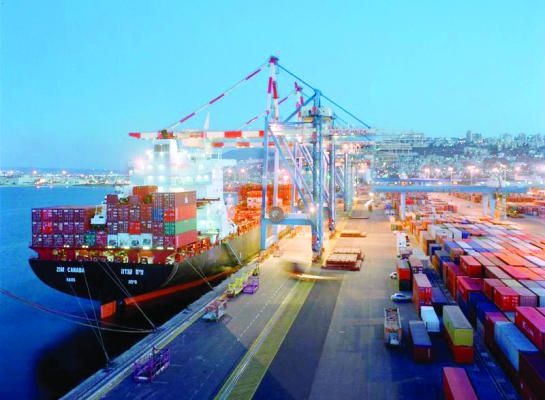 تبادل الاتهامات بين الجمارك و ميناء الحاويات حول أزمة الحاويات العالقة