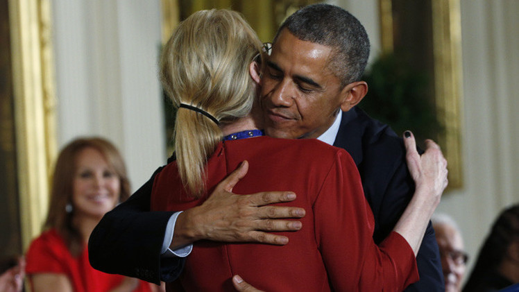 باراك أوباما يعترف بحبه للممثلة ميريل ستريب (صور)