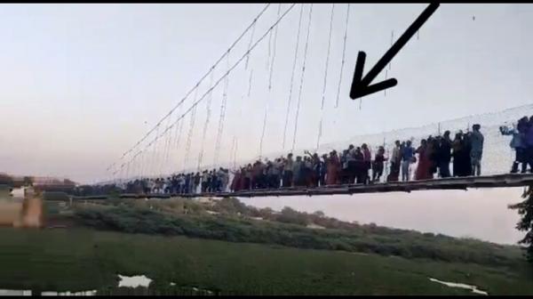وسائل إعلام هندية تكشف سبب انهيار الجسر المعلق