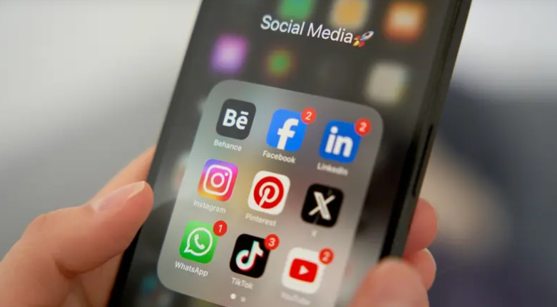 لماذا صنف البنك المركزي العراقي مشاهير السوشيال ميديا عملاء "عالي المخاطر"؟