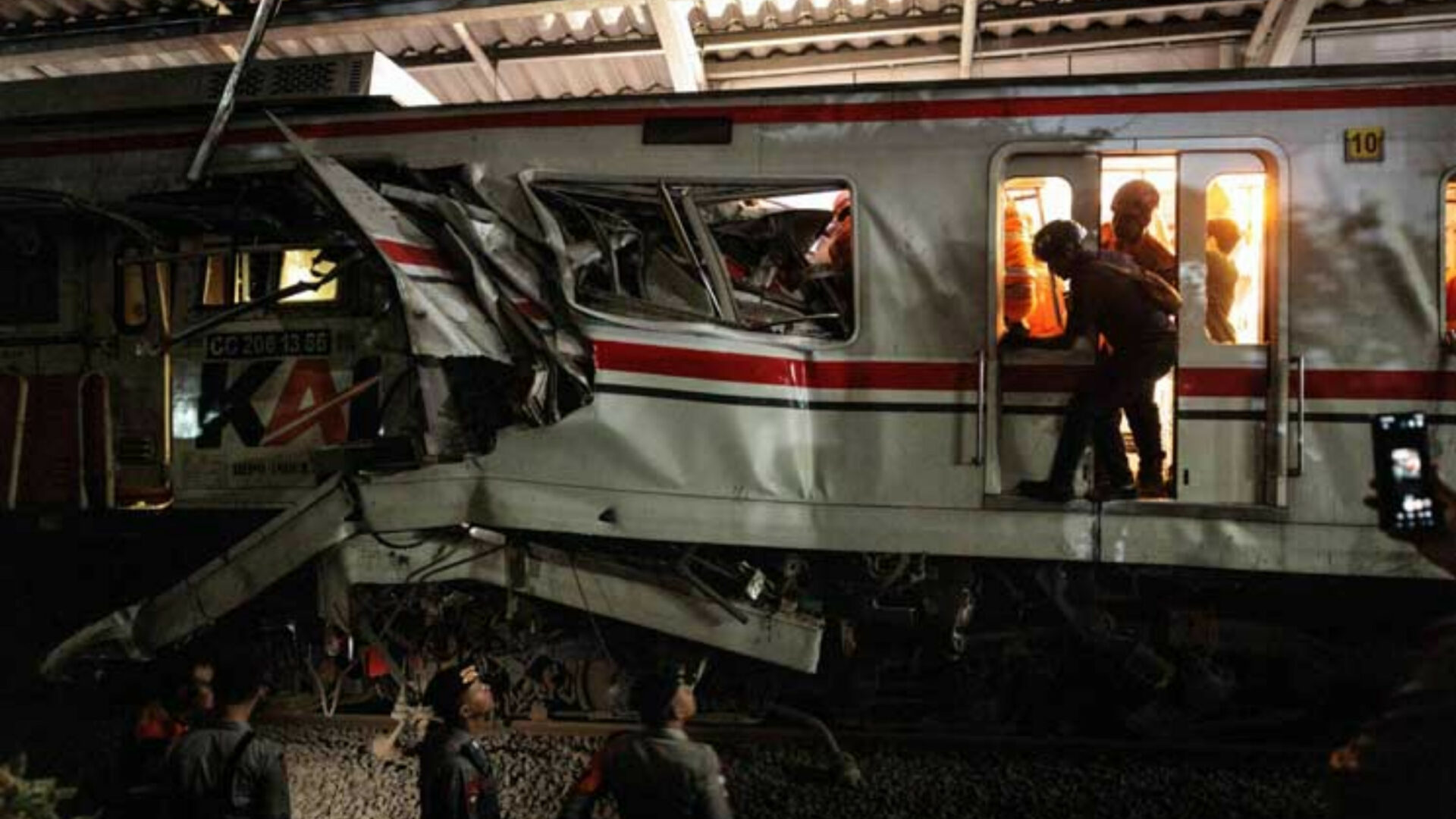 14 قتيلا على الأقل جراء تصادم قطارين قرب جاكرتا