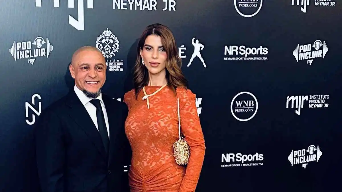 قبل سهيلة الطاهري ..  5 عربيات خطفن قلوب نجوم الكرة العالمية 