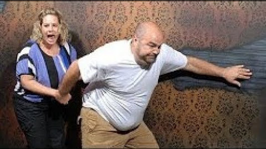 بالفيديو: شاهد اقوى المقلب المضحك التي ستراها في حياتك!!