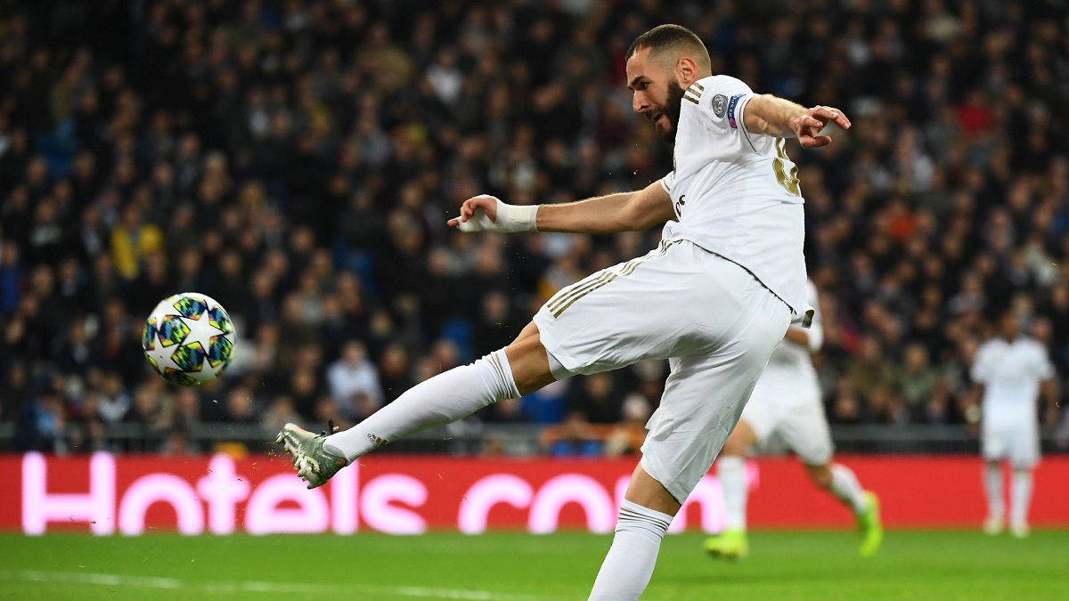 كيف يواجه زيدان مأزق كريم بنزيما في ريال مدريد مع عودة الدوري الإسباني؟  
