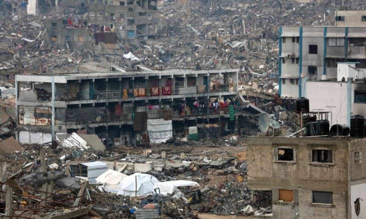غارات متواصلة على غزة والاحتلال يهجر أكثر من 45 ألفا من الضفة