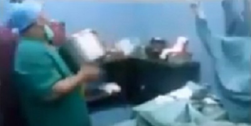 السعودية :بالفيديو .. أطباء يرقصون أثناء عملية بواسير يثيرون مواقع التواصل الاجتماعي 