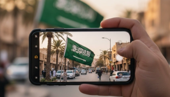 رسمياً ..  السعودية تمنع صناع المحتوى من التباهي بالممتلكات وتصوير الأطفال