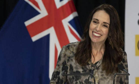 بالفيديو ..  شاهد ردة فعل رئيسة وزراء نيوزيلندا بعد زلزال خلال مقابلة 