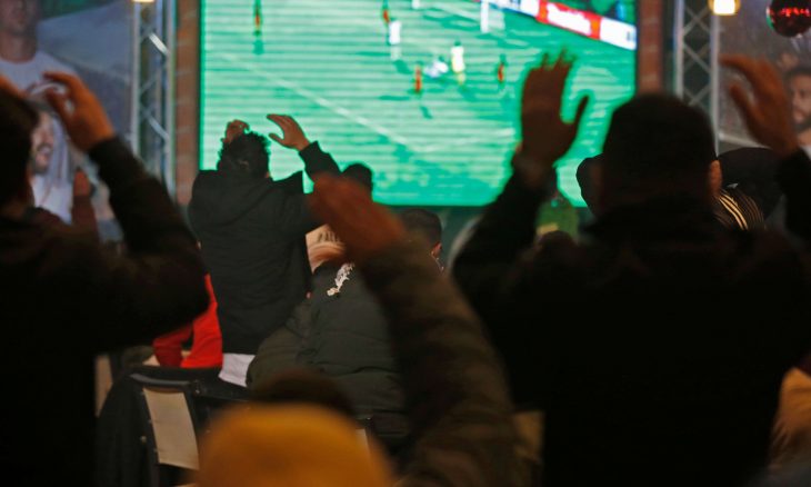بالفيديو  ..  شجار في الملعب واشتباكات بين لاعبي فريقين سوريين