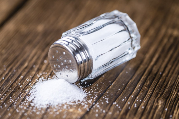 مفارقة غريبة ..  الملح قد يكون سببا في الإصابة بهذا المرض المزمن 