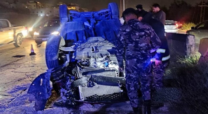 3 إصابات بانقلاب مركبة في شارع السلام بين ناعور والبحر الميت