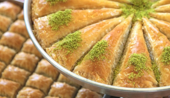  تحسن مُرجَّح لإيرادات المطاعم والحلويات في رمضان 