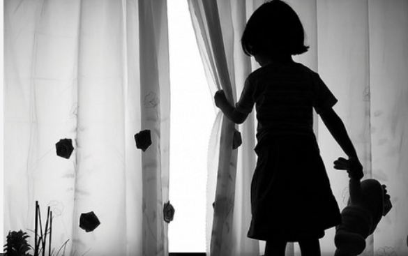 لدي خيال وخروج عن واقعي لم أستطع التخلص منه