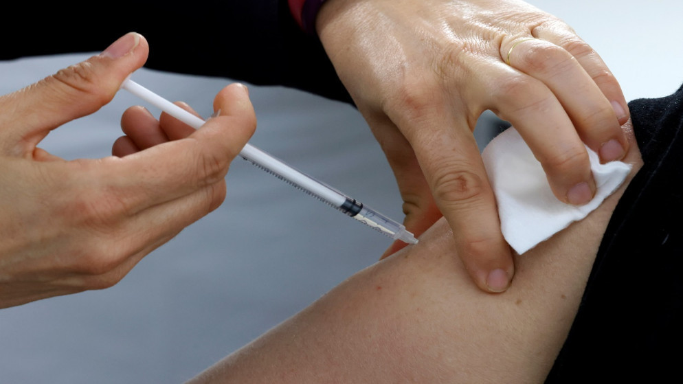 بدء حملة التطعيم للمعلمين ضد كورونا في المحافظات غداً