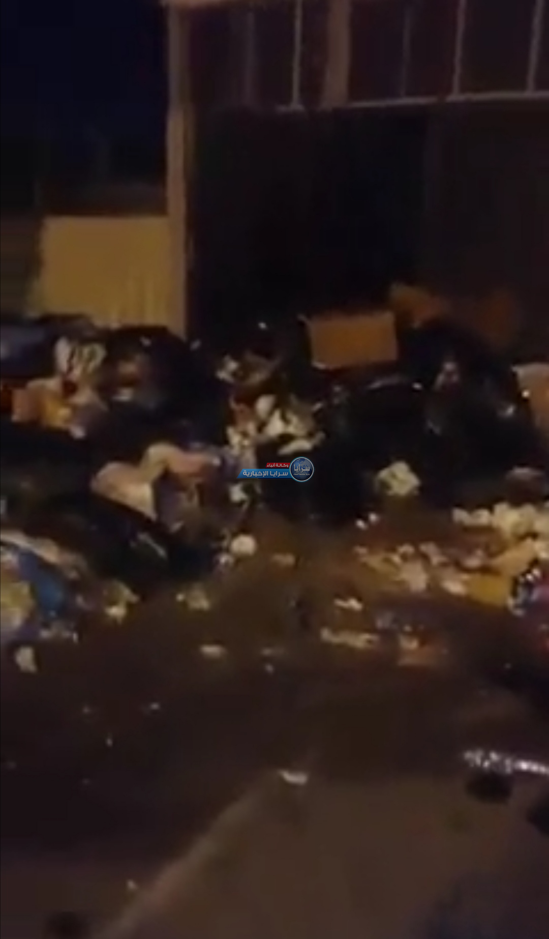 تراكم النفايات بالقرب من احدى المستشفيات الحكومية ..  فيديو