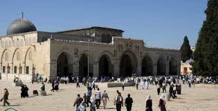 لأول مرة في التاريخ  .. اسرائيل تغلق المسجد الأقصى  امام المسلمين حتى إشعار آخر