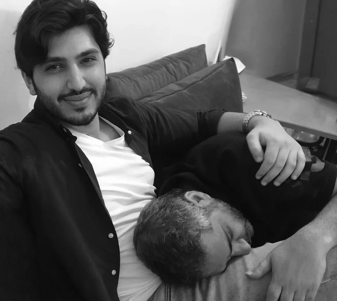 بعد إخلاء سبيله ..  محمد شاكر يحسم الجدل حول حقيقة الصور المنسوبة لوالده