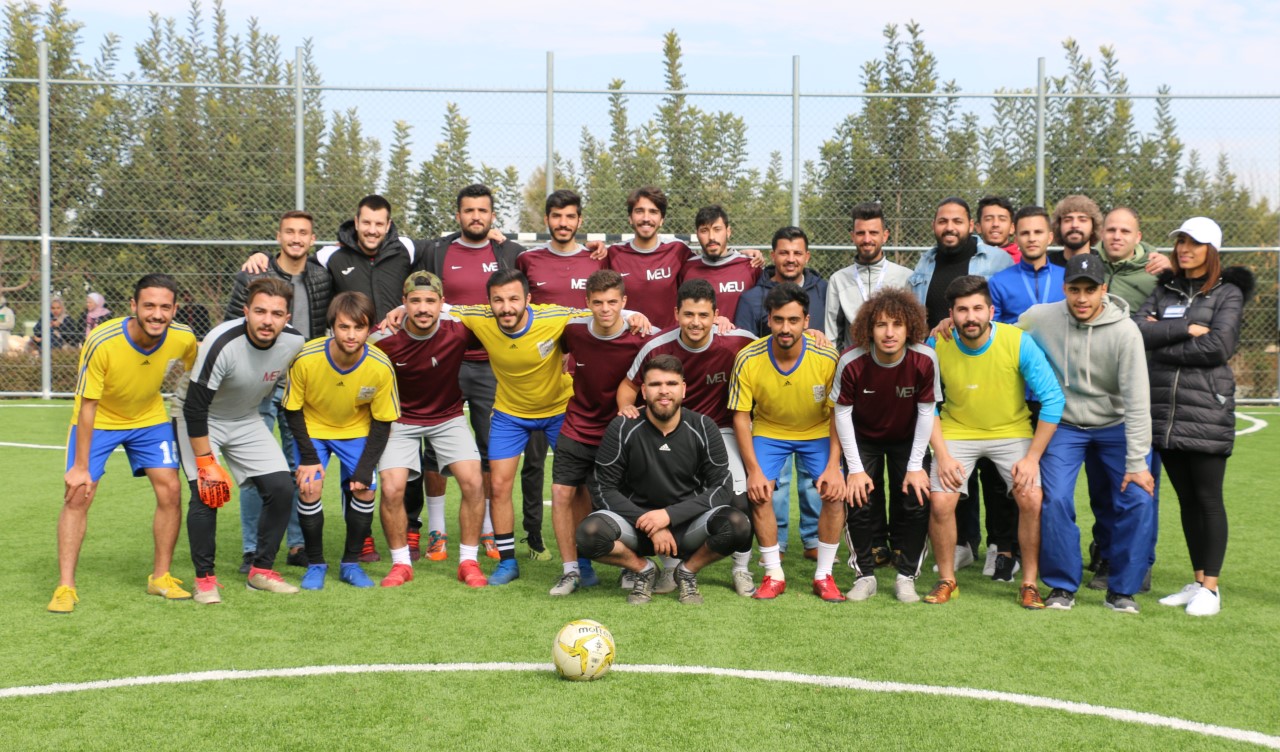 جامعة الشرق الأوسط تلتقي وديا فريق طلبة جامعة "البترا" لكرة القدم