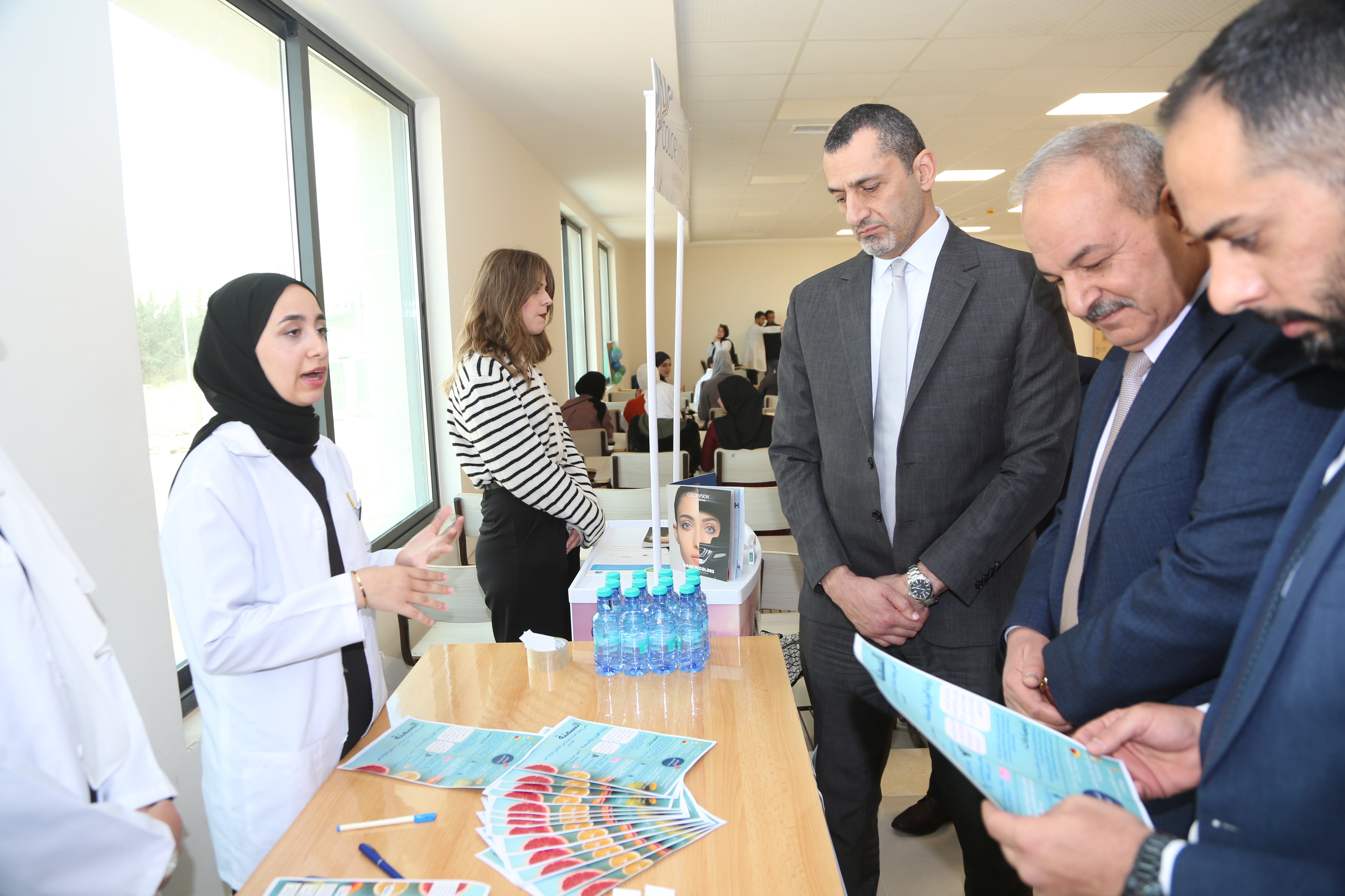 كلية التمريض في جامعة الزيتونة الأردنية تنظّم فعالية صحية توعوية بعنوان "بعزمنا ووعينا ننقذ من نحب"