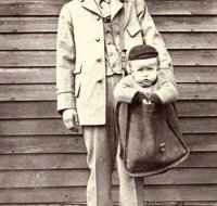 أهل يرسلون أولادهم عبر البريد من مكان إلى آخر!