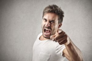زوجي متسلط ويشتمني ويقلل من احترامي دون سبب