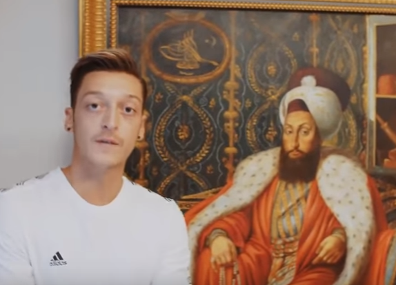 بالفيديو .. منزل مسعود أوزيل
