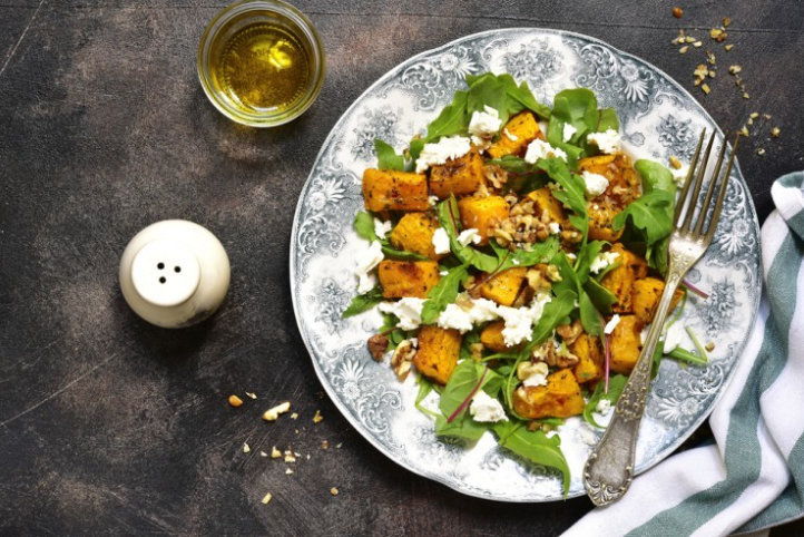 سلطة القرع بالجوز والجبن