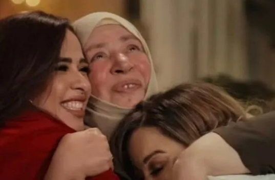 ظهرت لثوان معدودات ..  عبلة كامل تعود الى التمثيل وتتصدر الترند